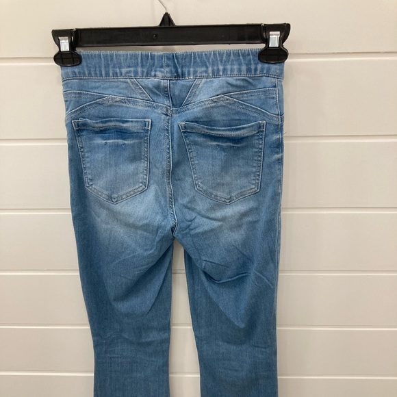 Altar’d State Light Wash Jeans - Picture 4 of 4